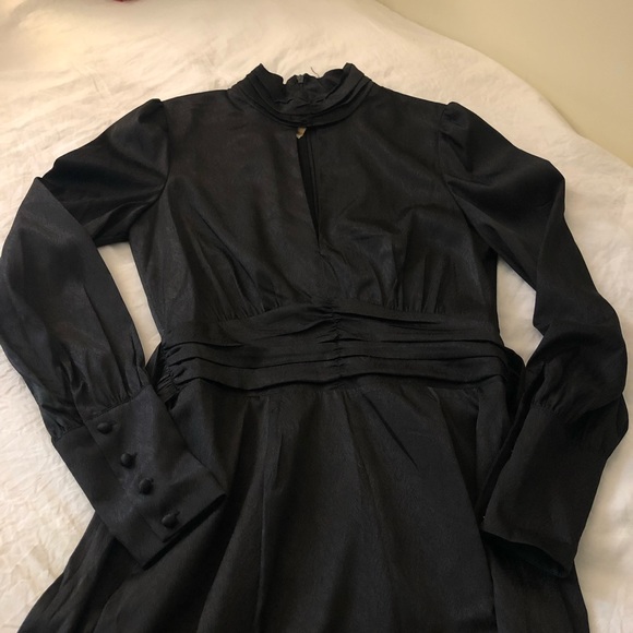 WAYF Black Dress 🖤 - Picture 3 of 9